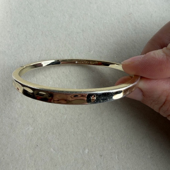 Kendra Scott Gold Tone Hammered Clasp Bracelet Classic Minimalist Bangle - Picture 4 of 6